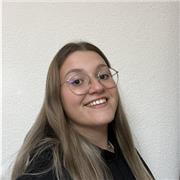 He dado clases particulares a domicilio durante un verano, me gusta mucho el trato con niños y soy muy sociable